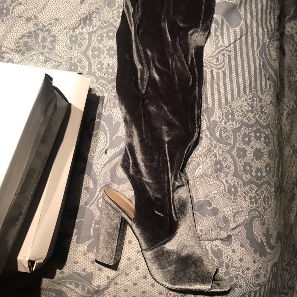 Knee boots